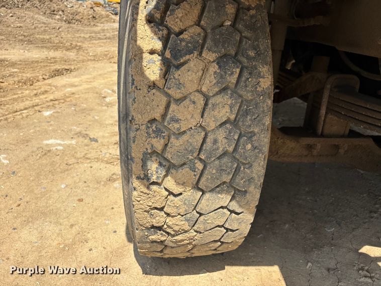 image for item DT0169 1997 Mack RD dump truck