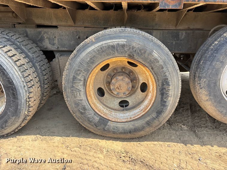 image for item DT0169 1997 Mack RD dump truck