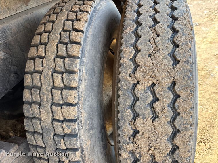 image for item DT0169 1997 Mack RD dump truck