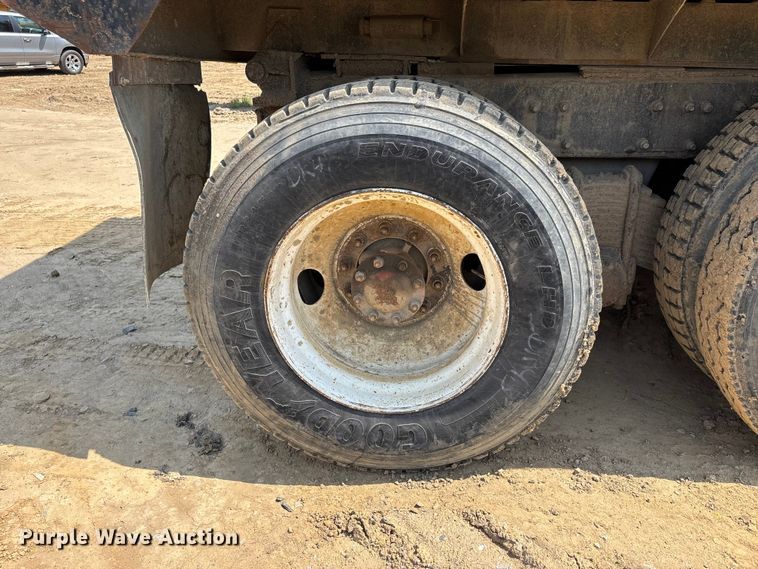 image for item DT0169 1997 Mack RD dump truck