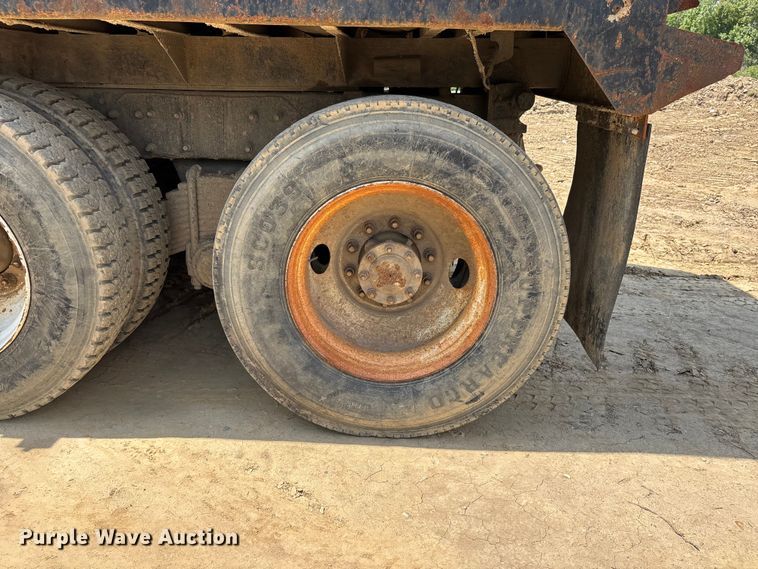 image for item DT0169 1997 Mack RD dump truck
