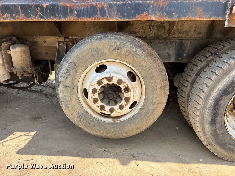 image for item DT0169 1997 Mack RD dump truck