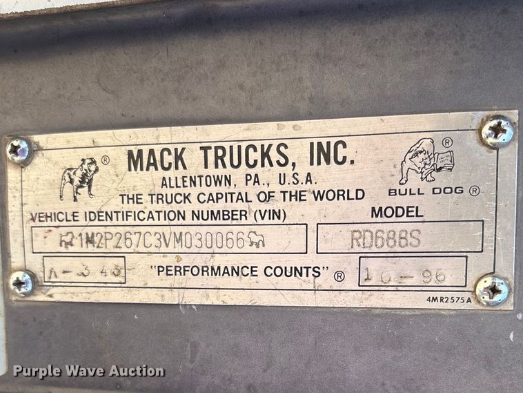 image for item DT0169 1997 Mack RD dump truck