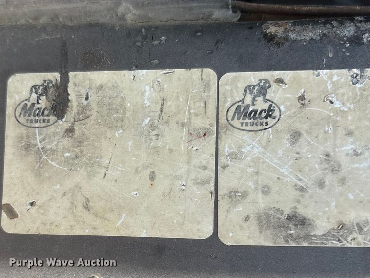 image for item DT0169 1997 Mack RD dump truck