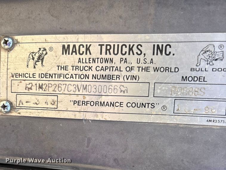 image for item DT0169 1997 Mack RD dump truck