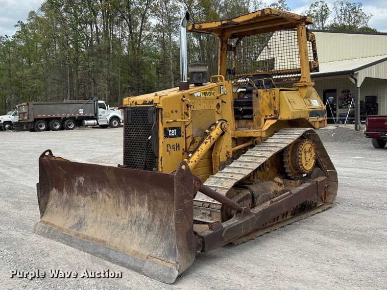 image for item DT0215 1987 Caterpillar D4H dozer
