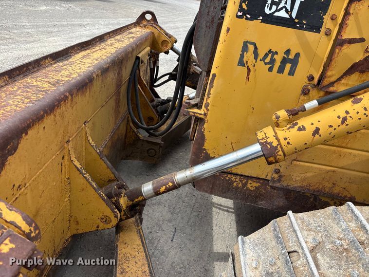 image for item DT0215 1987 Caterpillar D4H dozer