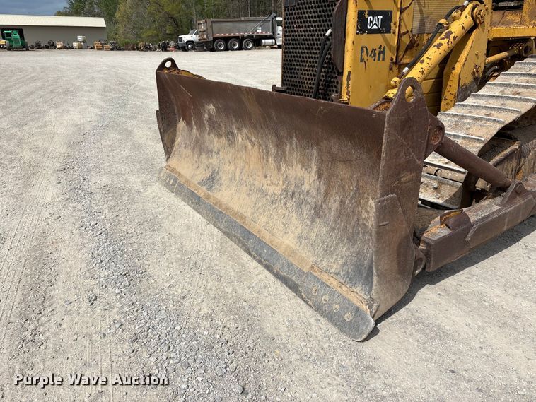 image for item DT0215 1987 Caterpillar D4H dozer