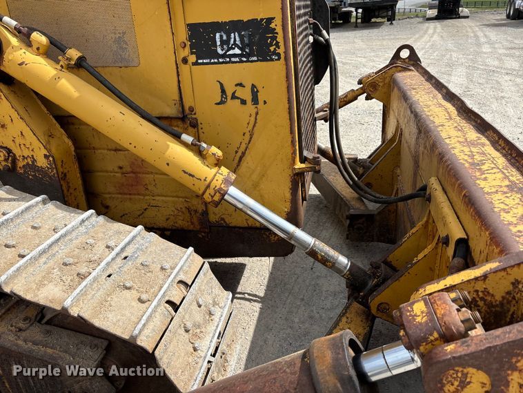 image for item DT0215 1987 Caterpillar D4H dozer