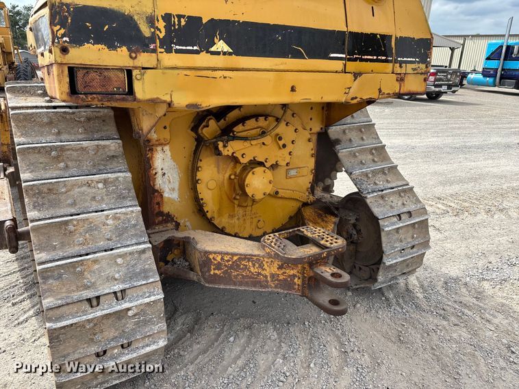 image for item DT0215 1987 Caterpillar D4H dozer