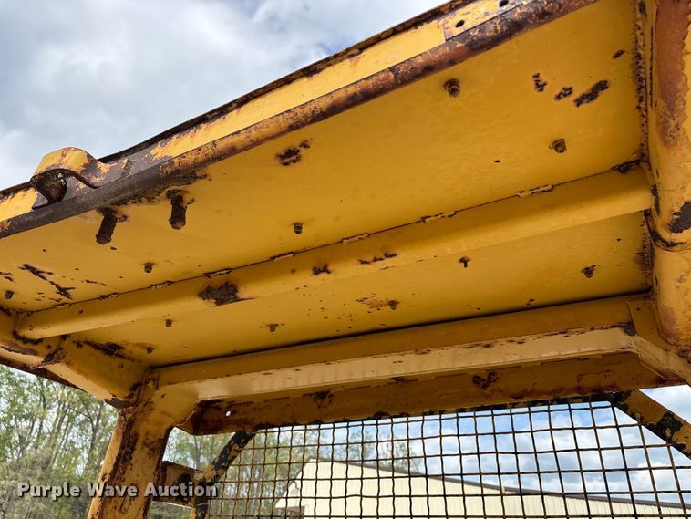 image for item DT0215 1987 Caterpillar D4H dozer