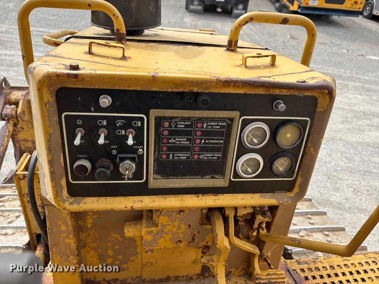 image for item DT0215 1987 Caterpillar D4H dozer