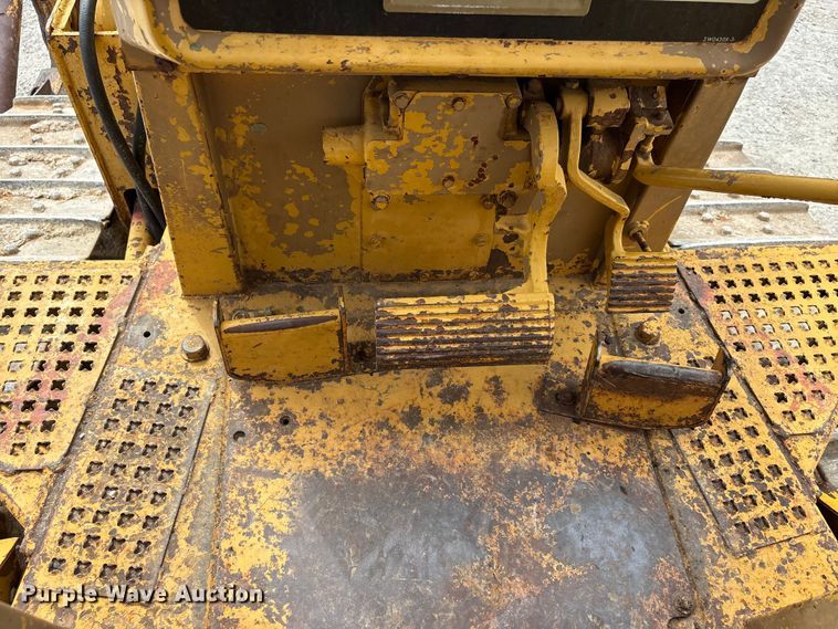 image for item DT0215 1987 Caterpillar D4H dozer