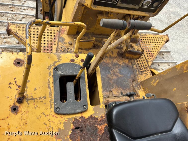 image for item DT0215 1987 Caterpillar D4H dozer