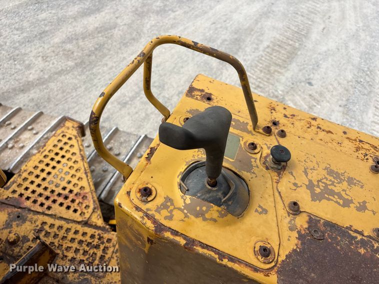 image for item DT0215 1987 Caterpillar D4H dozer