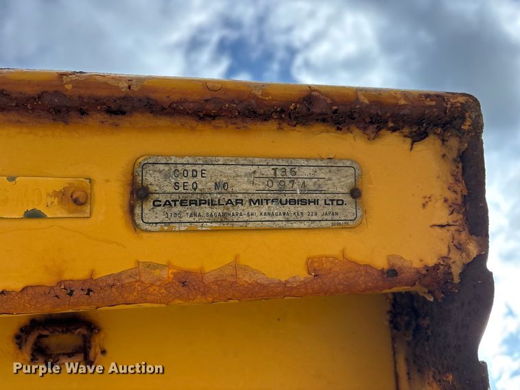 image for item DT0215 1987 Caterpillar D4H dozer