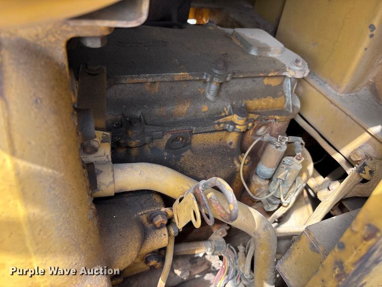 image for item DT0215 1987 Caterpillar D4H dozer