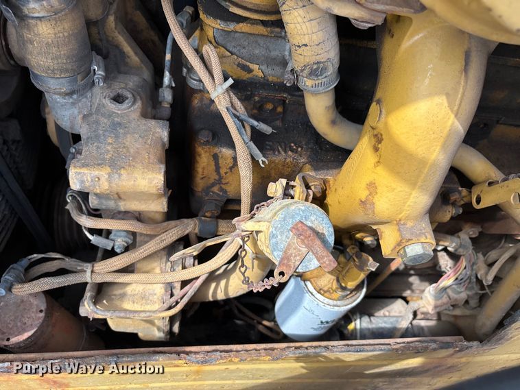 image for item DT0215 1987 Caterpillar D4H dozer