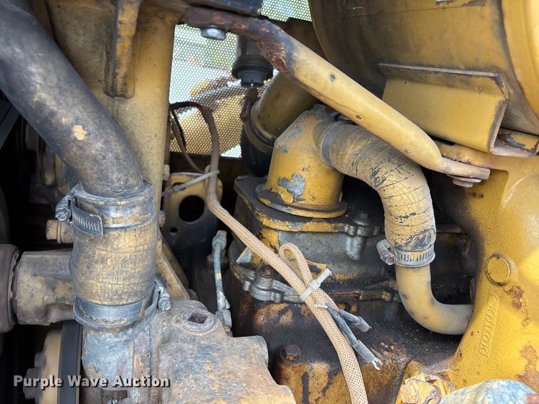 image for item DT0215 1987 Caterpillar D4H dozer