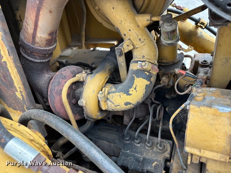 image for item DT0215 1987 Caterpillar D4H dozer