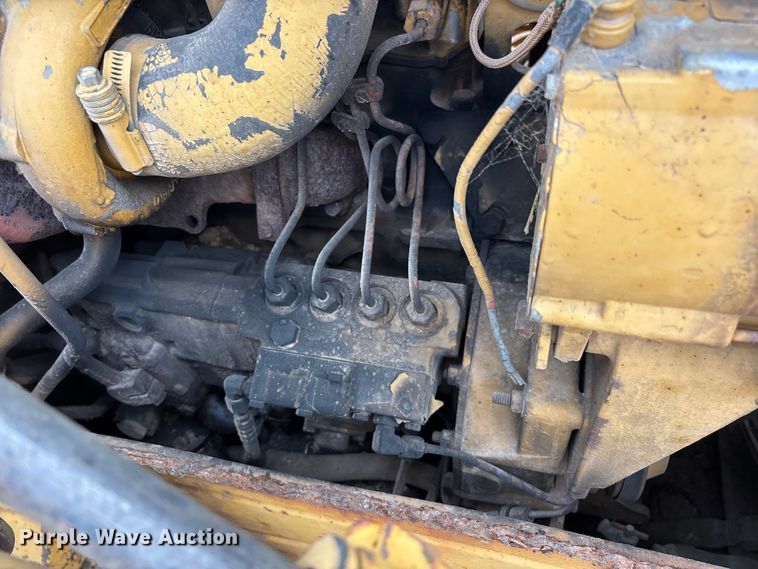 image for item DT0215 1987 Caterpillar D4H dozer