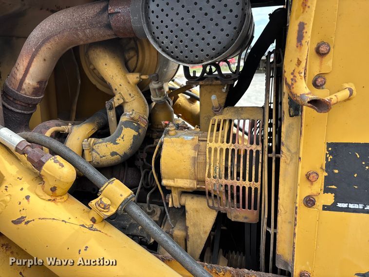 image for item DT0215 1987 Caterpillar D4H dozer