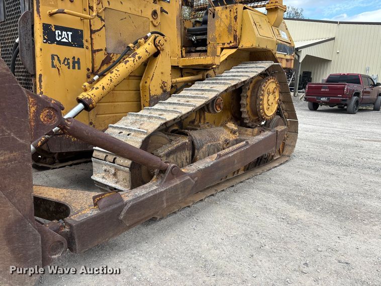 image for item DT0215 1987 Caterpillar D4H dozer