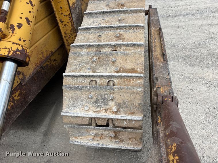 image for item DT0215 1987 Caterpillar D4H dozer