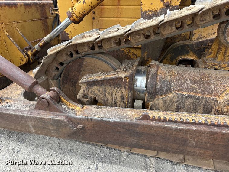 image for item DT0215 1987 Caterpillar D4H dozer
