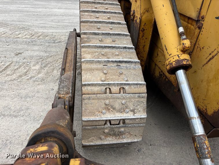 image for item DT0215 1987 Caterpillar D4H dozer