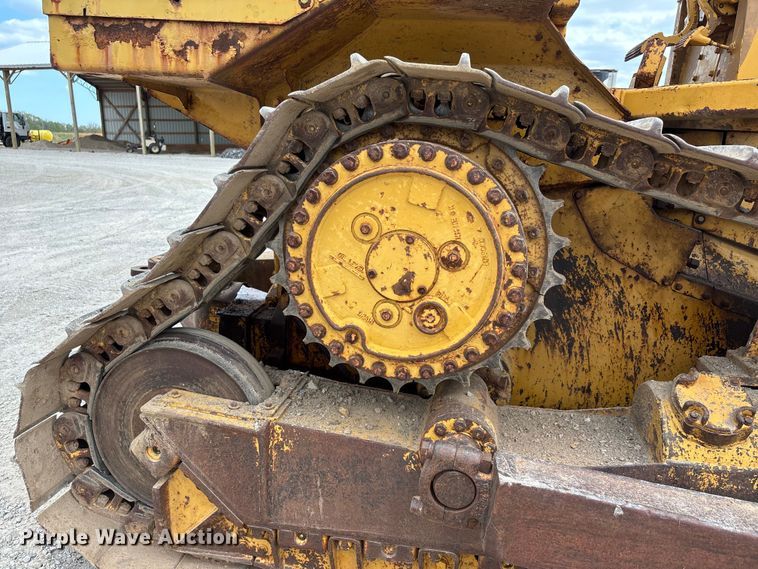 image for item DT0215 1987 Caterpillar D4H dozer
