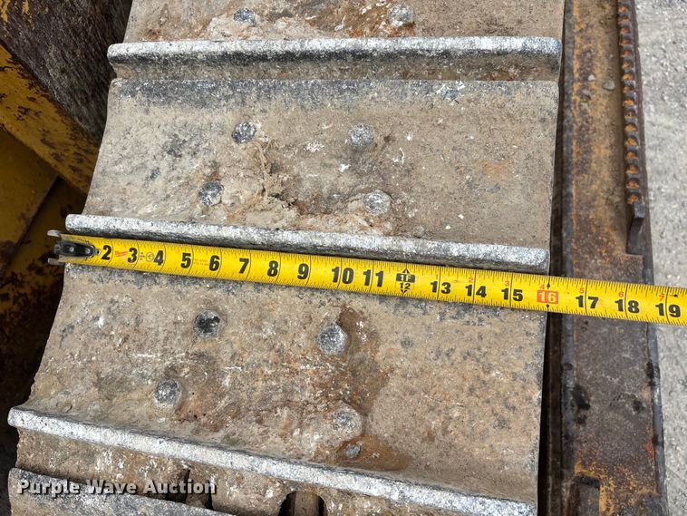 image for item DT0215 1987 Caterpillar D4H dozer