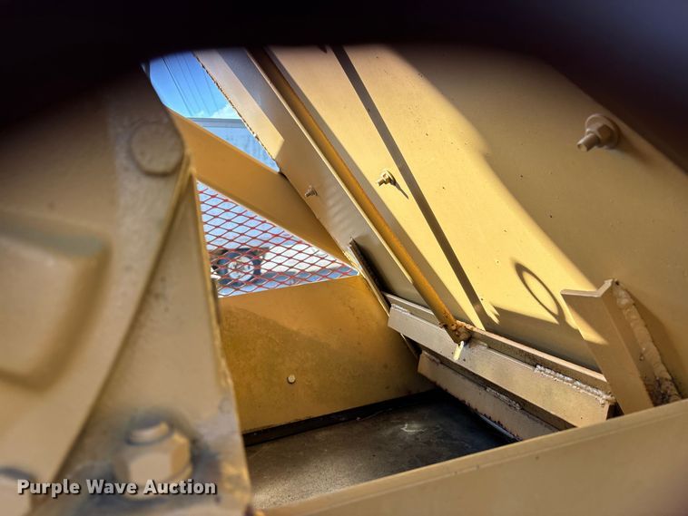 image for item DT0217 Twin Cold Hopper trailer