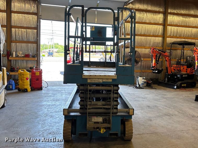 image for item DT0225 2004 Genie GS-2646 scissor lift