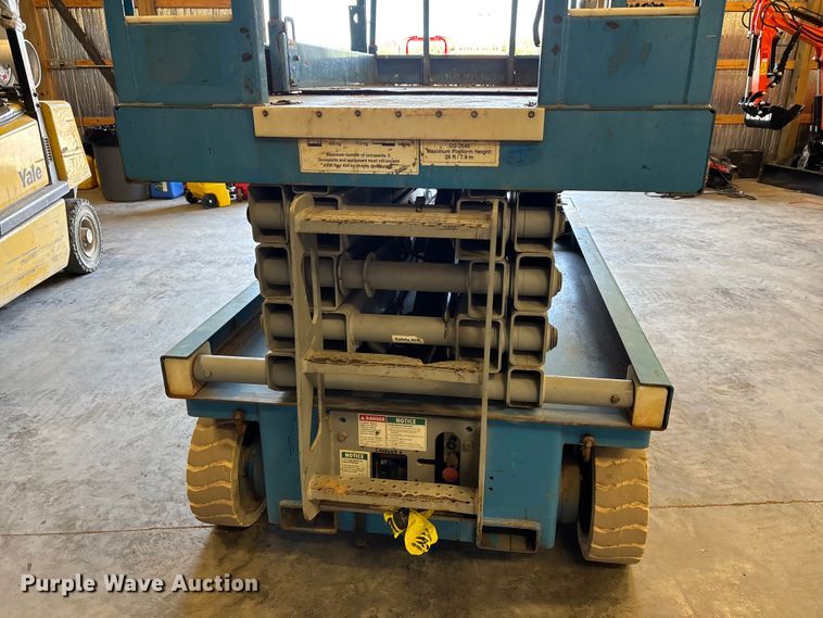 image for item DT0225 2004 Genie GS-2646 scissor lift