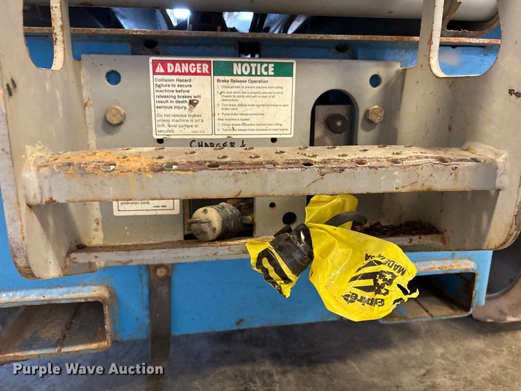 image for item DT0225 2004 Genie GS-2646 scissor lift