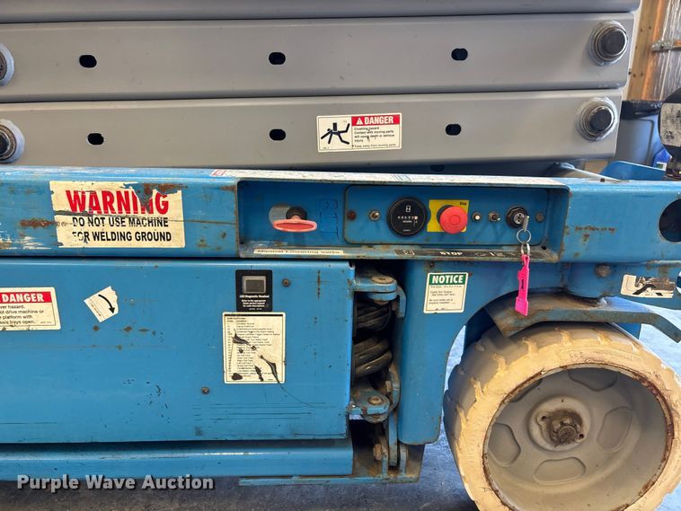 image for item DT0225 2004 Genie GS-2646 scissor lift