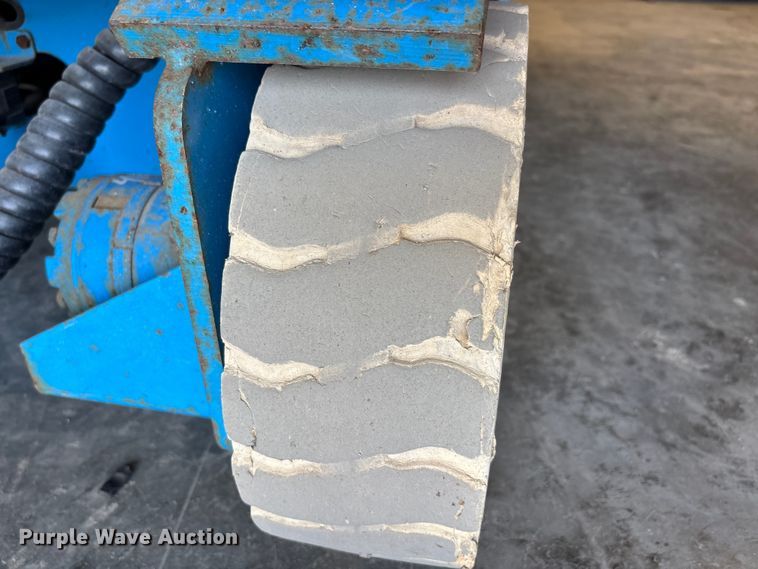 image for item DT0225 2004 Genie GS-2646 scissor lift