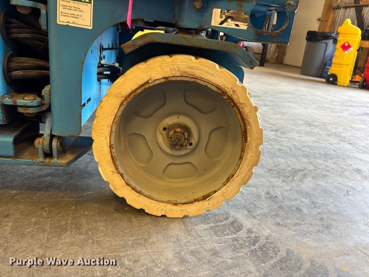 image for item DT0225 2004 Genie GS-2646 scissor lift