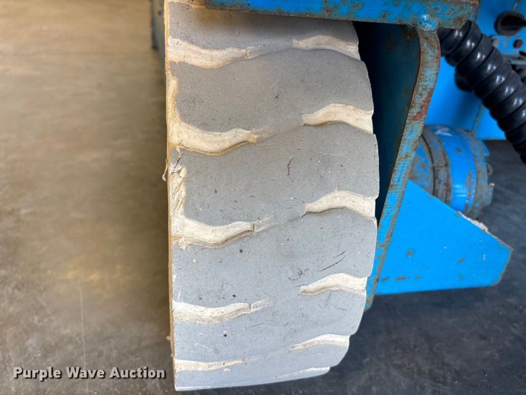 image for item DT0225 2004 Genie GS-2646 scissor lift