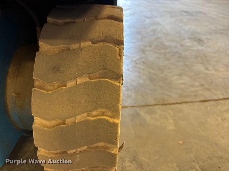 image for item DT0225 2004 Genie GS-2646 scissor lift