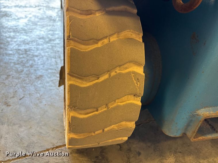 image for item DT0225 2004 Genie GS-2646 scissor lift