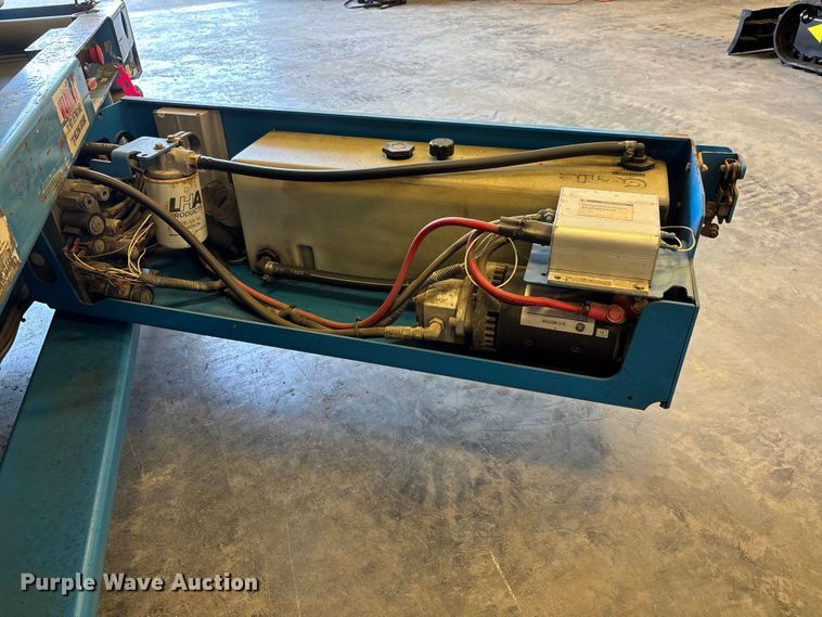 image for item DT0225 2004 Genie GS-2646 scissor lift