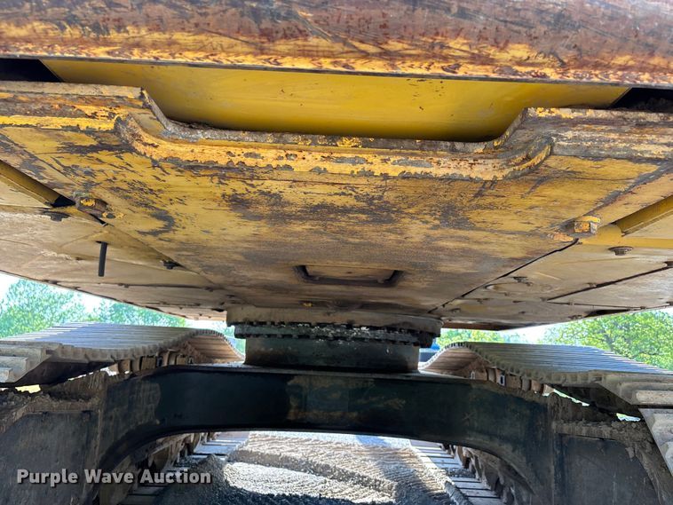 image for item DT0236 2005 Komatsu PC300LC-7L long reach excavator