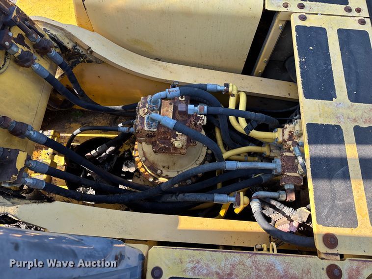 image for item DT0236 2005 Komatsu PC300LC-7L long reach excavator