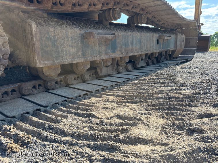 image for item DT0236 2005 Komatsu PC300LC-7L long reach excavator