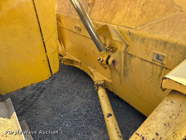 image for item DT0237 2006 Komatsu D65EX-15EO dozer