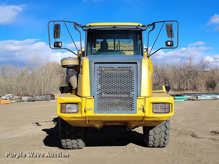 image for item DT0972 2003 John Deere 250D Series II water wagon