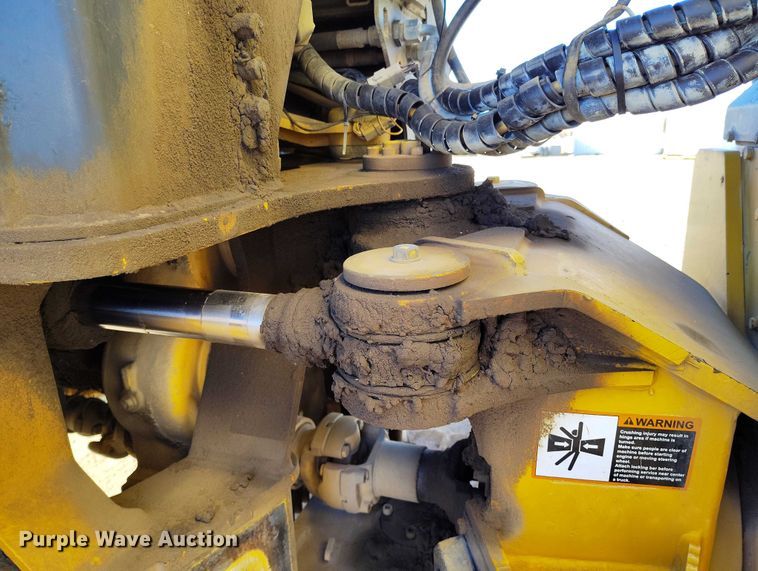 image for item DT0972 2003 John Deere 250D Series II water wagon