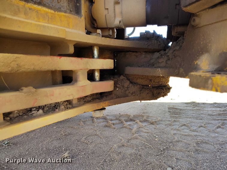 image for item DT0972 2003 John Deere 250D Series II water wagon